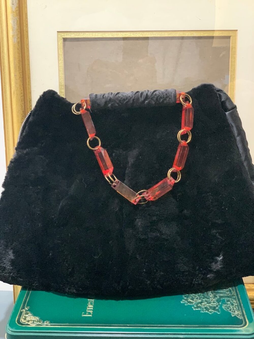 VINTAGE FORMAL/CASUAL FAUX FUR SMALL PLASTIC STRAP SMALL HANDBAG